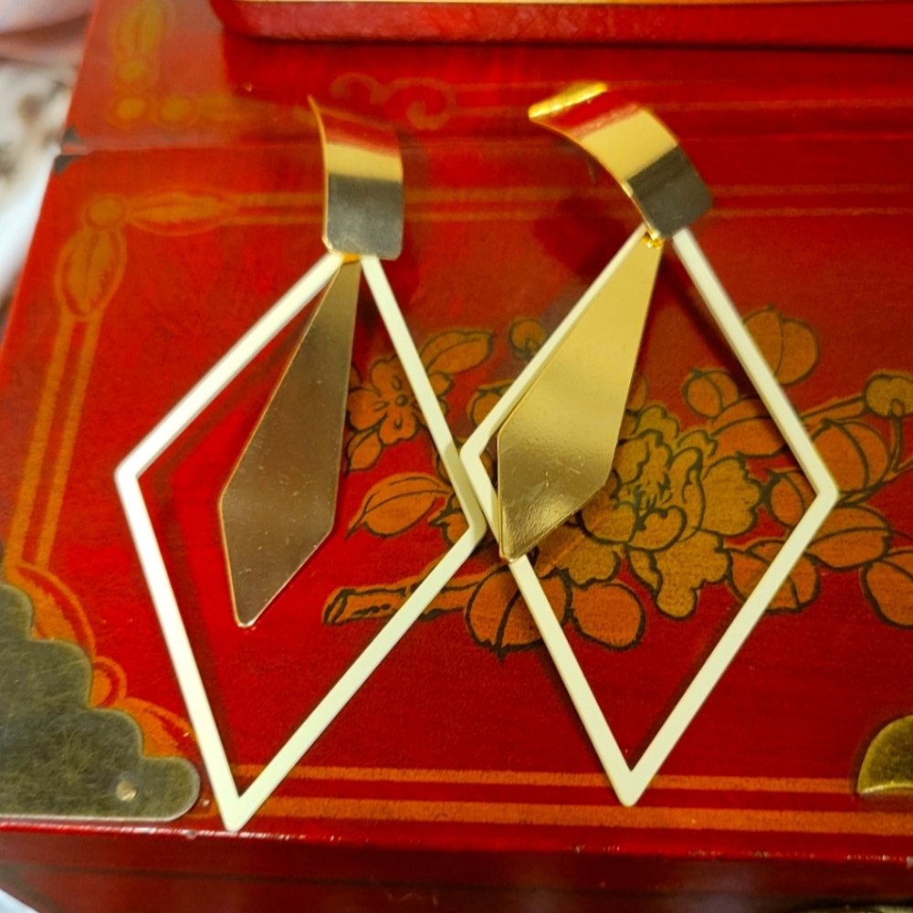 White gold geometric earrings